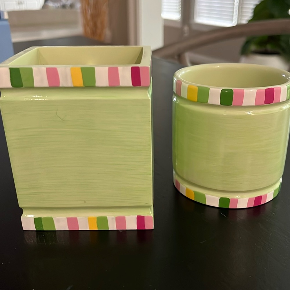 Pottery Barn girls bathroom set, green/ pink
